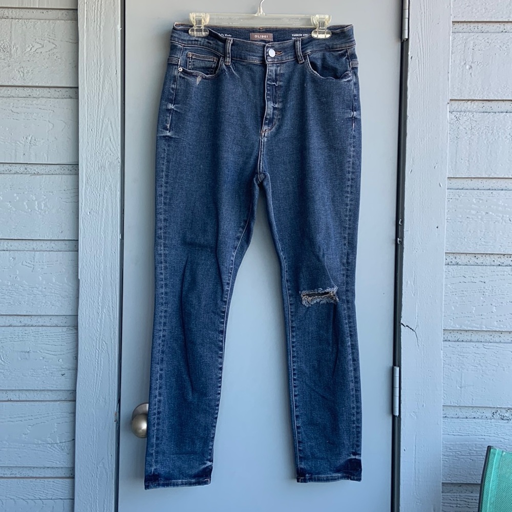 DL1961 Distressed Skinny Ankle Jeans Compression and Stretch for Best Fit Sz 31